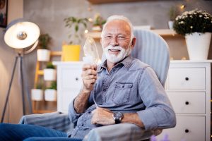 Senior inhalation therapy in progress